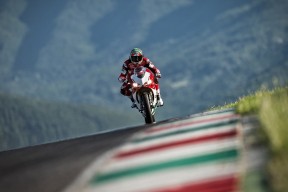 爱游戏官网-阿扎伦卡与60激战DWG分钟，比赛规则变更胜负难料！，德约科维奇焦点对战赛场气氛高涨